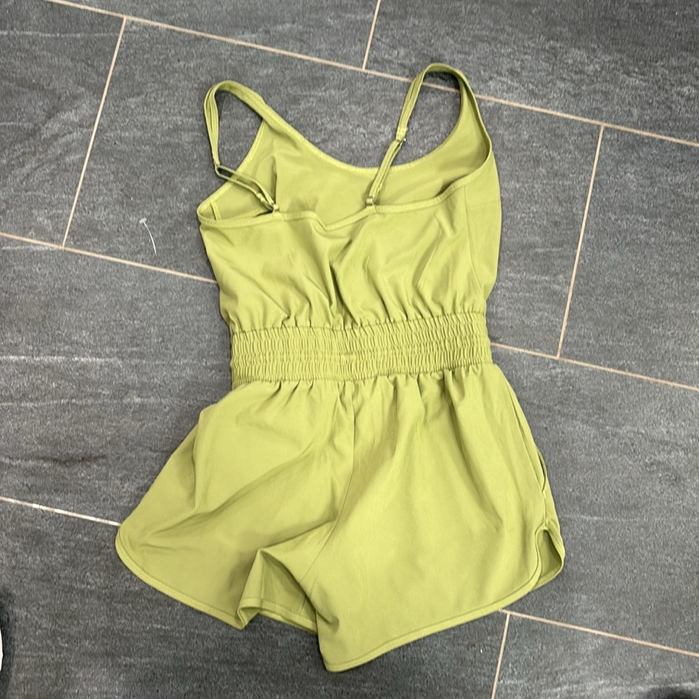Abercrombie green traveler romper with drawstring waist - Picture 2 of 4